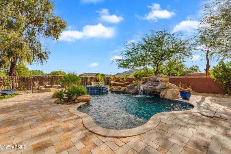 64-web-or-mls-7th Ave-65