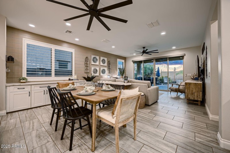 Dining Area (1)