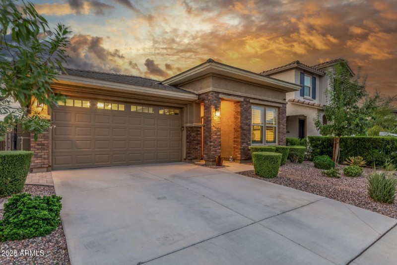 Front Exterior Twilight (3)