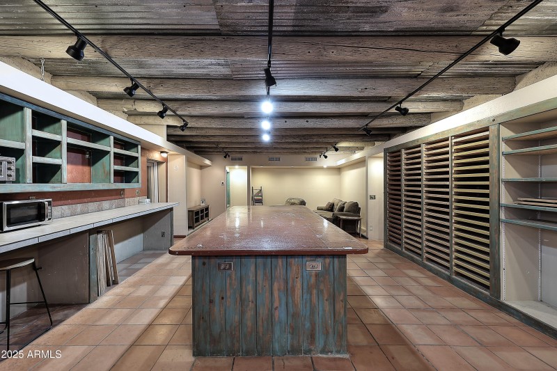 Night-Guest House-Interior