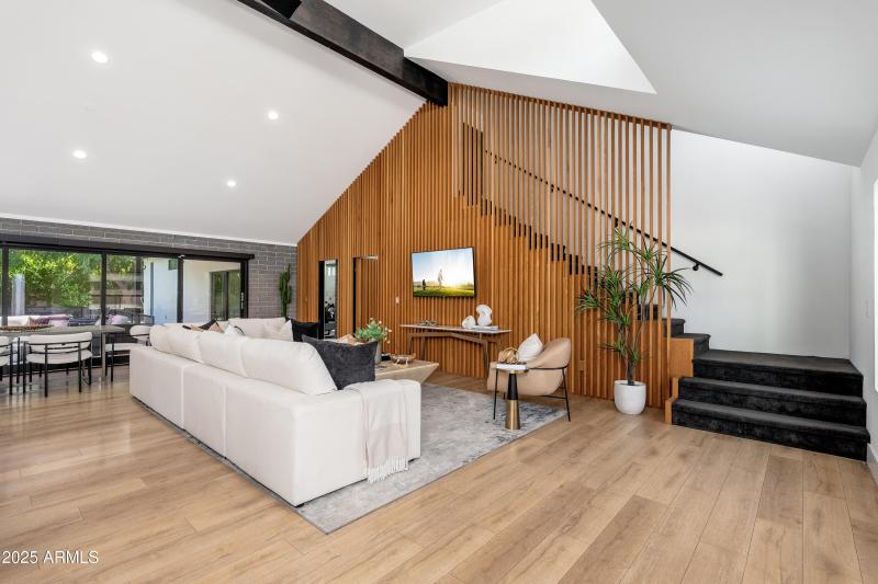 4421 E Earll Dr - 05