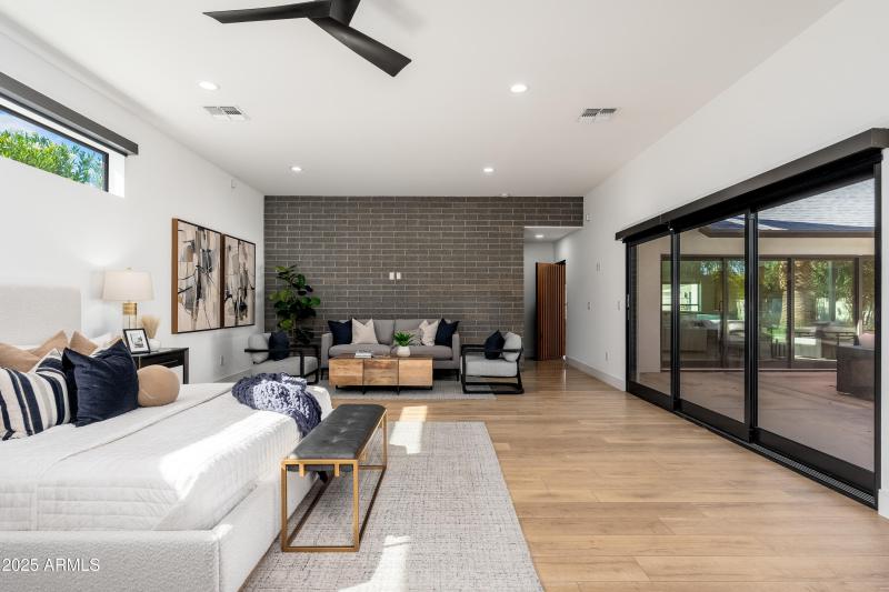 4421 E Earll Dr - 33