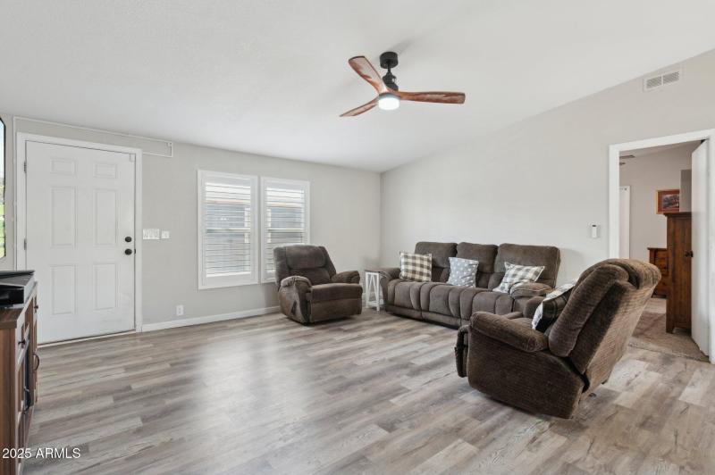 7-web-or-mls-9640-e-escondido-ave