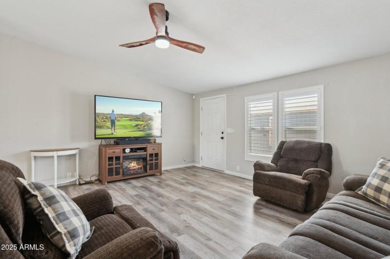 8-web-or-mls-9640-e-escondido-ave