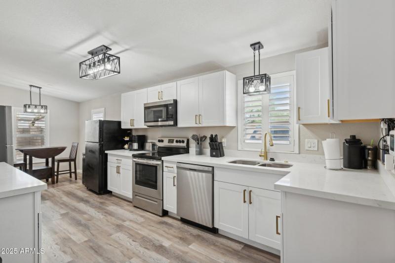 12-web-or-mls-9640-e-escondido-ave