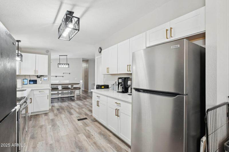 15-web-or-mls-9640-e-escondido-ave