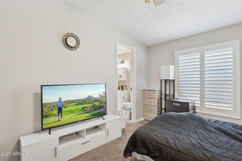 28-web-or-mls-9640-e-escondido-ave