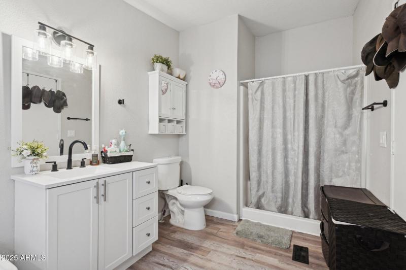 29-web-or-mls-9640-e-escondido-ave