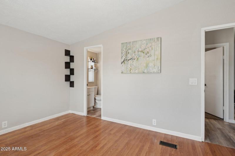 31-web-or-mls-9640-e-escondido-ave