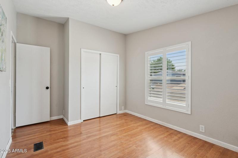 32-web-or-mls-9640-e-escondido-ave