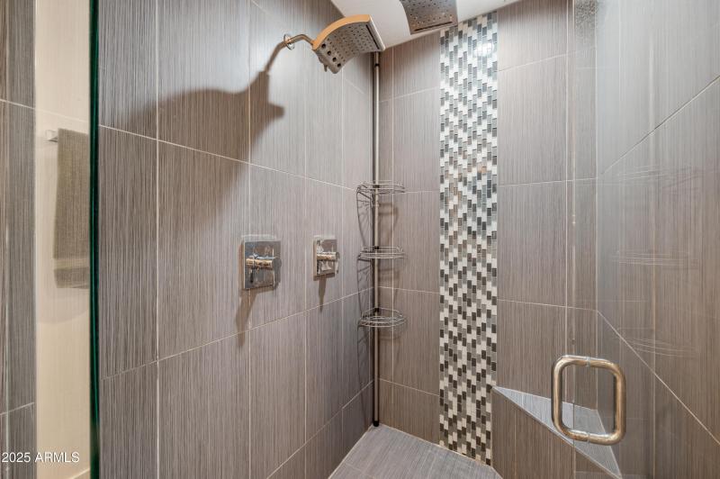 Fully tiled shower surround