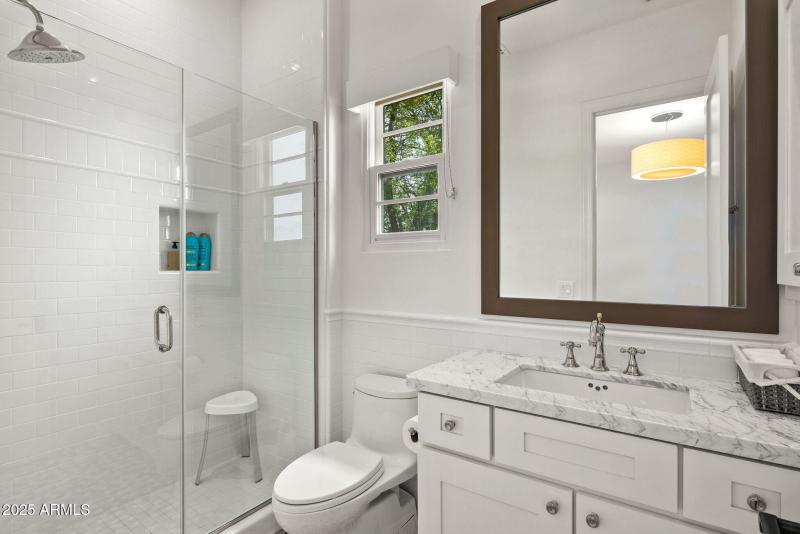 32-web-or-mls-Ensuite 3 Bath