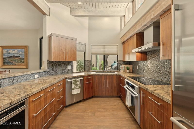 Light & Bright Kitchen!