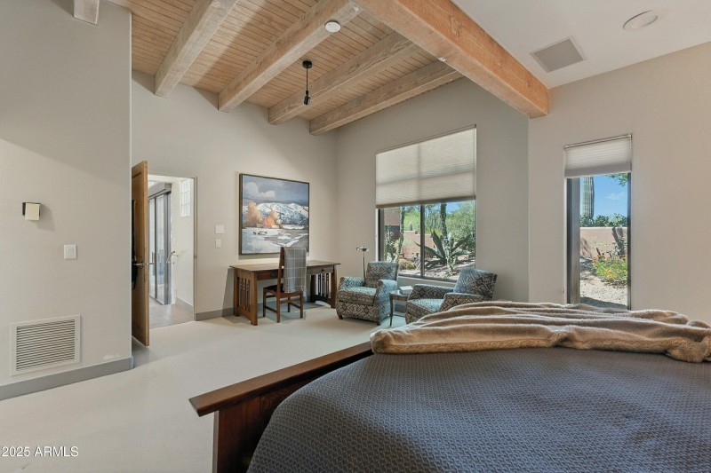 Primary with sitting area