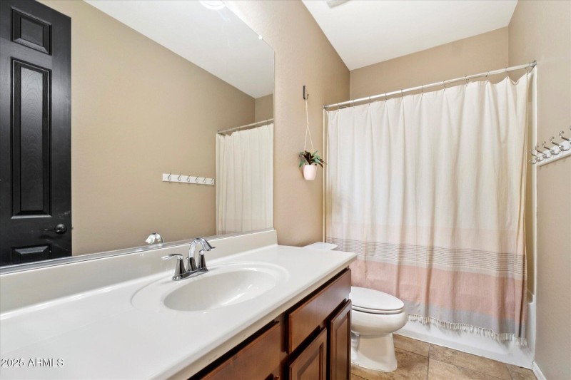 24-Guest Bathroom