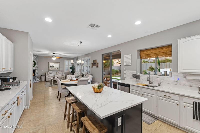 12-web-or-mls-8 - Kitchen Breakfast Livi