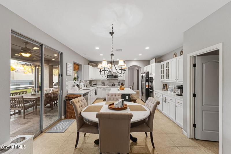 16-web-or-mls-12 - Breakfast Kitchen