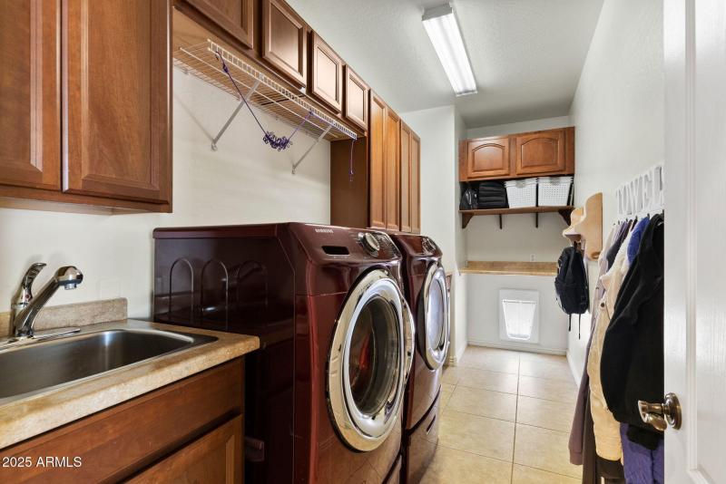 33-web-or-mls-30 - Downstairs Laundry
