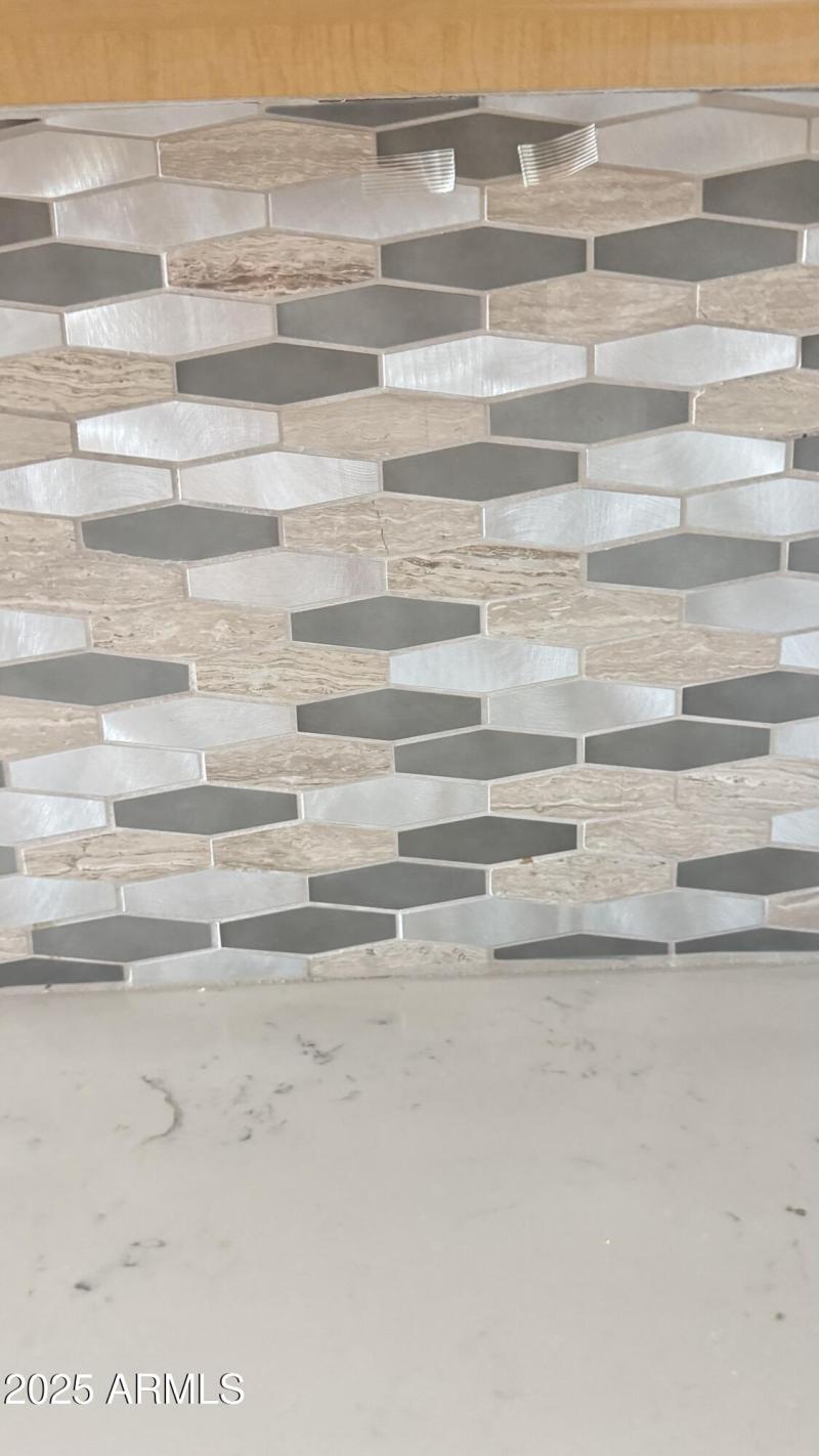 KITCHEN BACKSPLASH