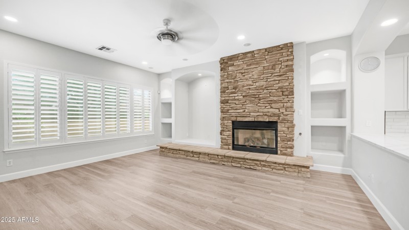 15727 W Sheridan St (5)