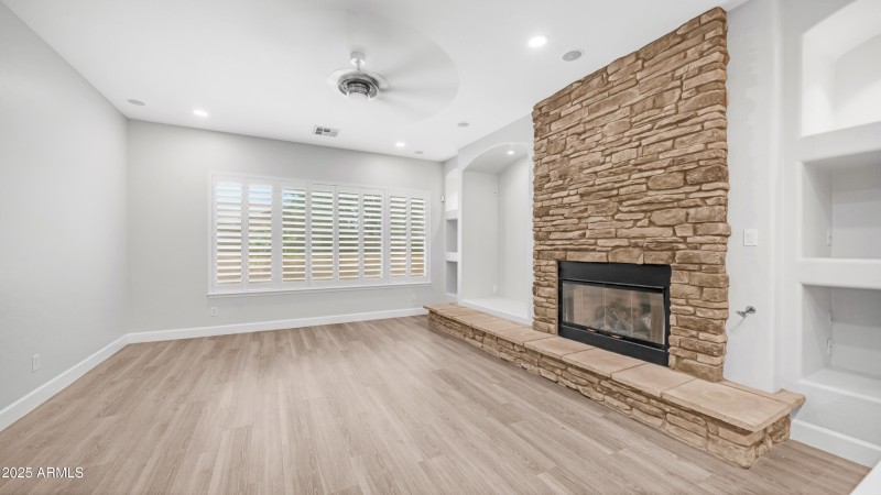 15727 W Sheridan St (6)