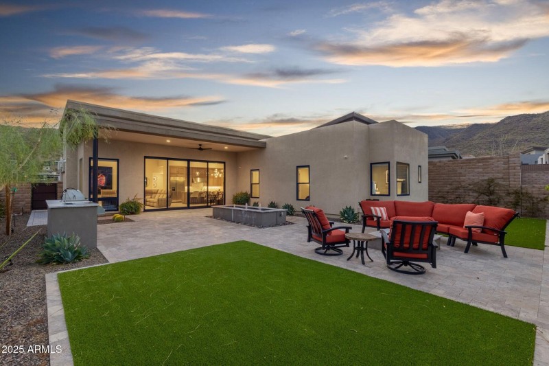 046_Back Of House And Yard