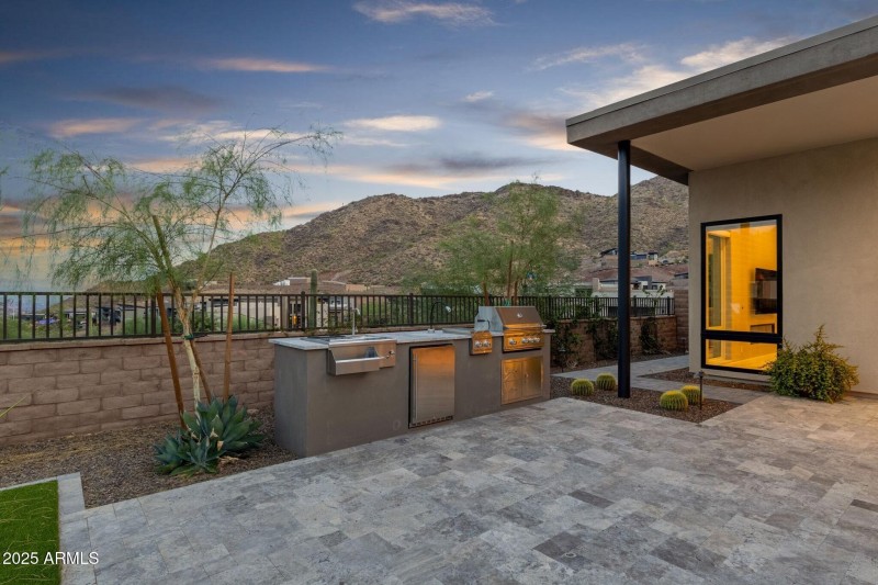 052_Outdoor Kitchen Patio II