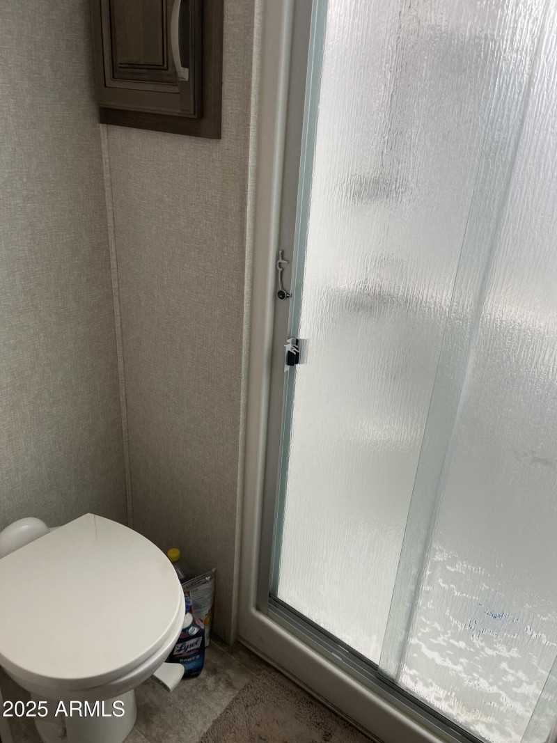 5th Wheel Bathroom