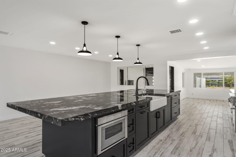 Chef’s Island with Sink