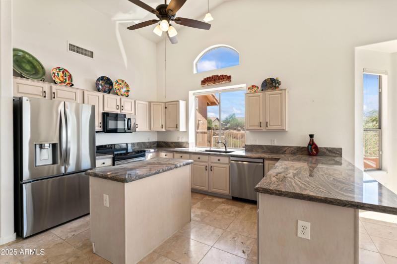 ISLAND AND BREAKFAST BAR