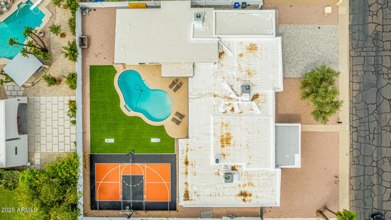 16 - Voltaire 5839 Drone