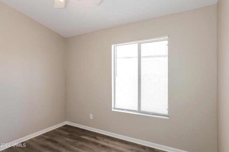 013-photo-bedroom-11247335