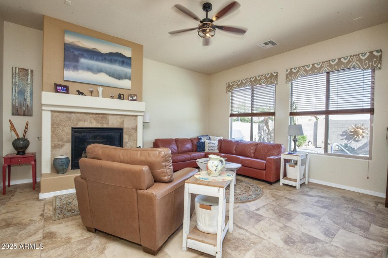 049_25944WPontiacDr (1)