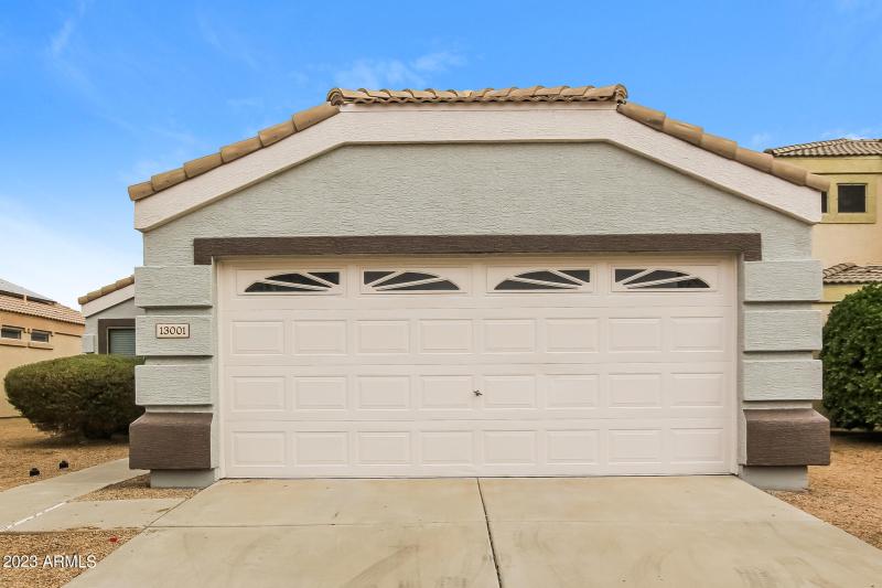 002-photo-front-view-10154935