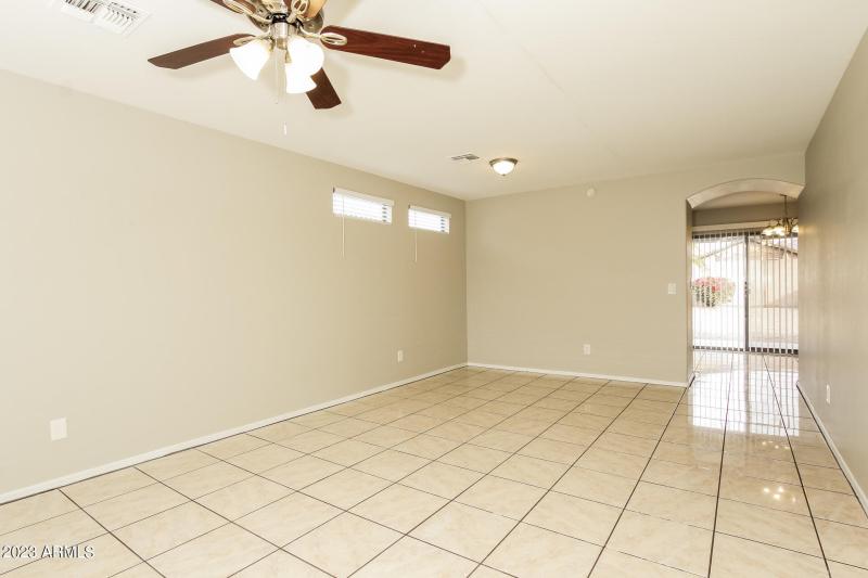 003-photo-living-room-10154936