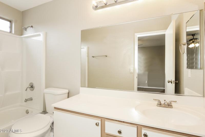 009-photo-primary-bathroom-10154931
