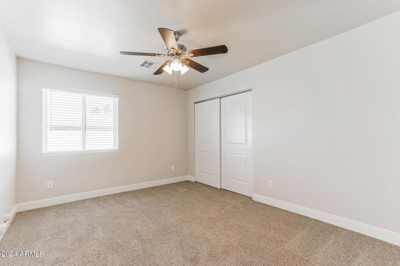 027-photo-bedroom-13526078