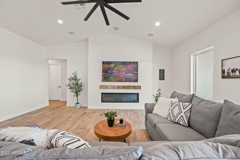 22145 W Harwell Rd Buckeye AZ 85326-80 c