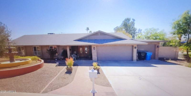 Lee front home pic 4