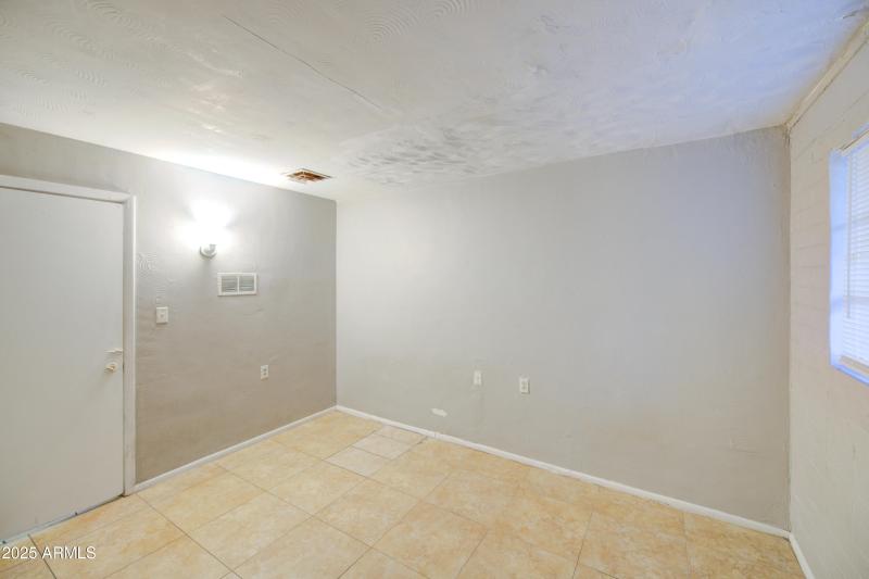 Apt 1 Bedroom Piic 2