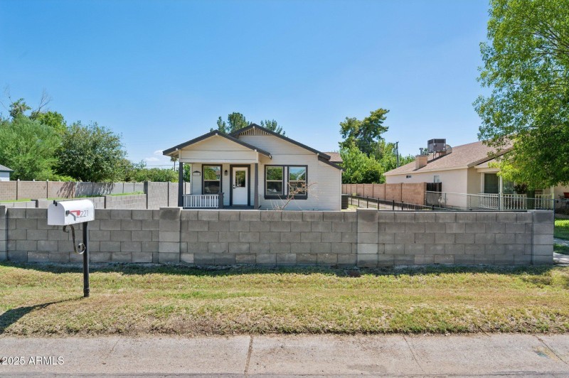2-web-or-mls-2221-w-hayward-ave