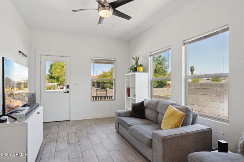 6-web-or-mls-2221-w-hayward-ave