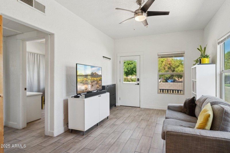 7-web-or-mls-2221-w-hayward-ave