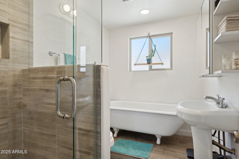 10-web-or-mls-2221-w-hayward-ave