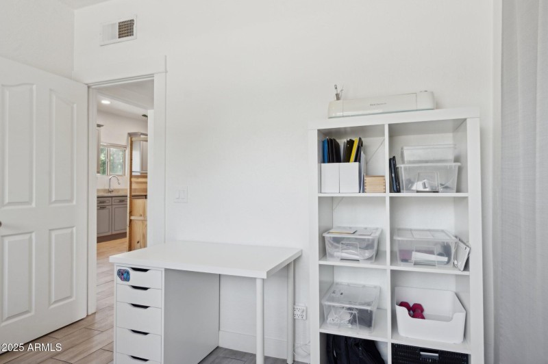 17-web-or-mls-2221-w-hayward-ave