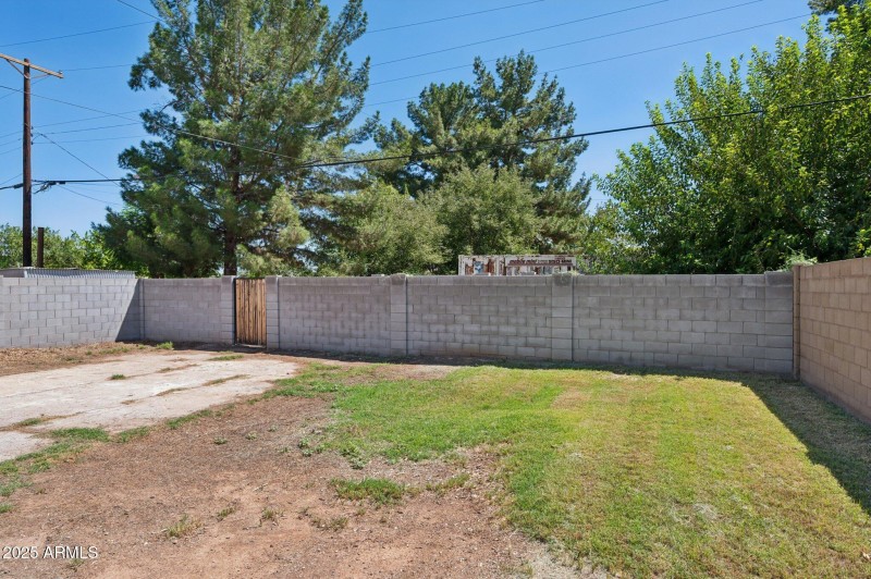 24-web-or-mls-2221-w-hayward-ave