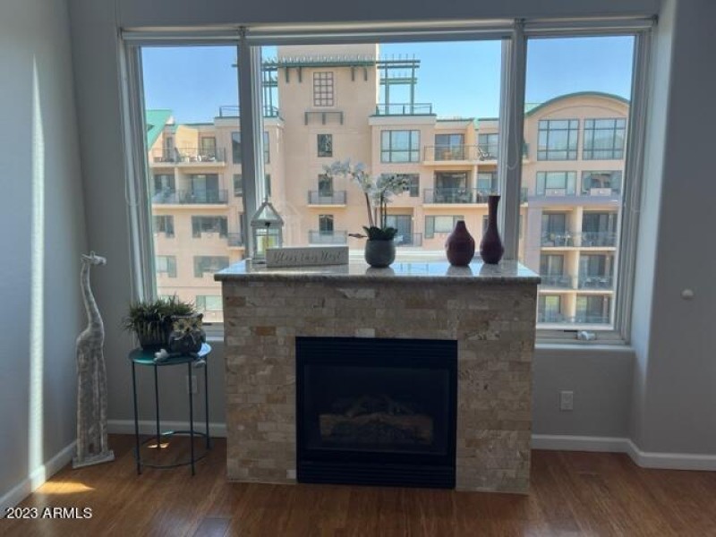 Gas fireplace