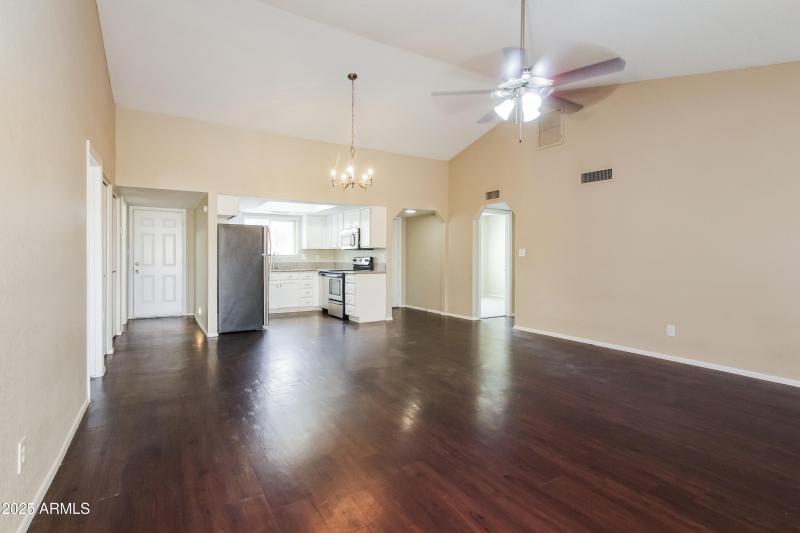 004-photo-dining-room-14730077