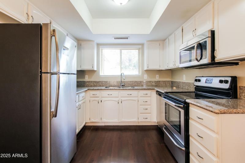 005-photo-kitchen-14730072