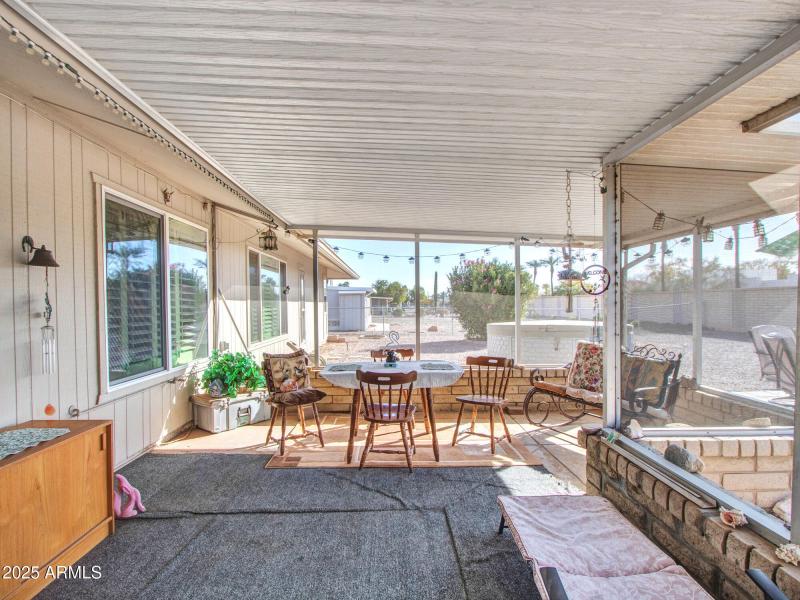 14-Screened patio (2)